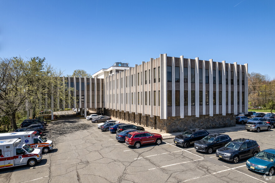 25 Commerce Dr, Cranford, NJ for lease - Primary Photo - Image 1 of 5