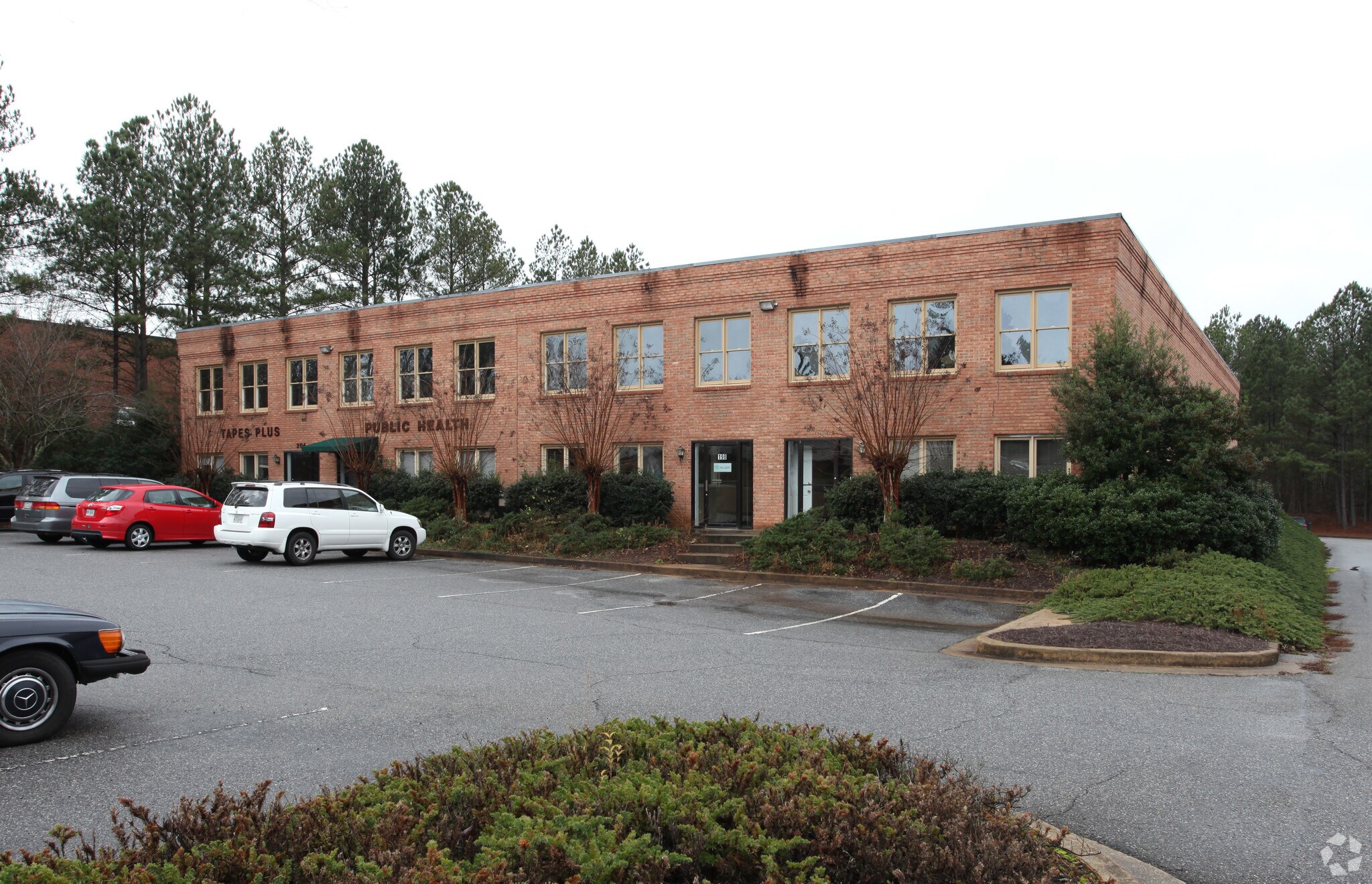 198-204 Ben Burton Cir, Bogart, GA for sale Primary Photo- Image 1 of 1