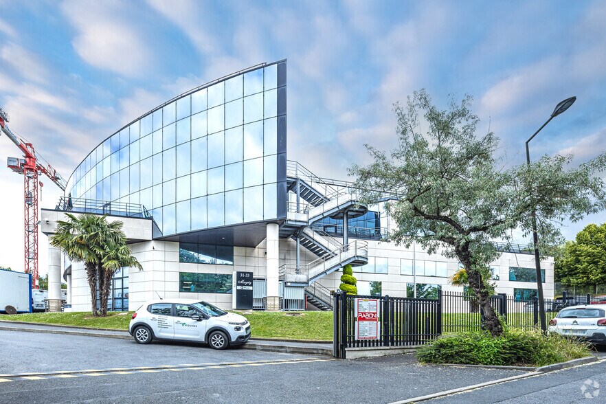 Office in Bry-sur-Marne for lease - Building Photo - Image 3 of 3