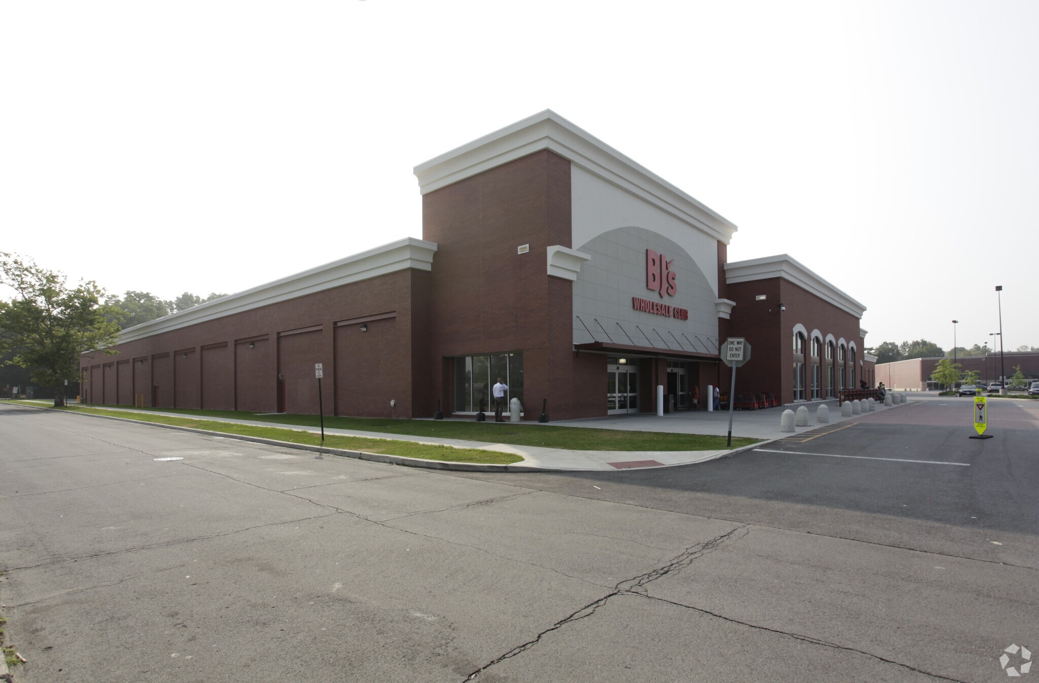 825 Pelham Pky, Pelham, NY 10803 Pelham Manor Shopping Plaza