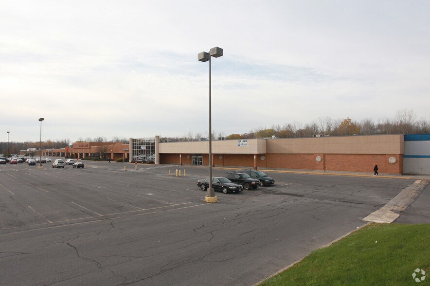 8015 Oswego Rd, Liverpool, NY 13090