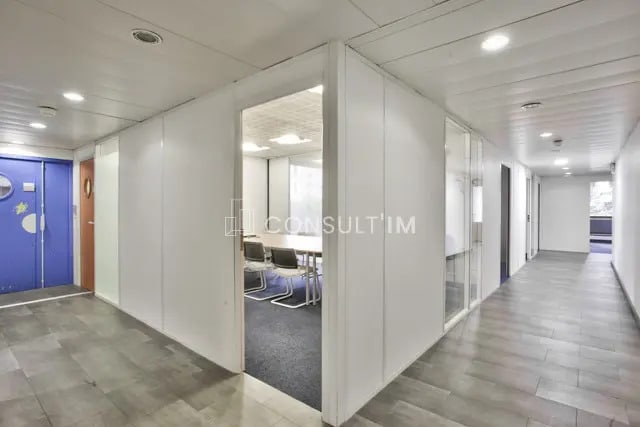 Office in Saint-Cloud for lease - Building Photo - Image 1 of 9