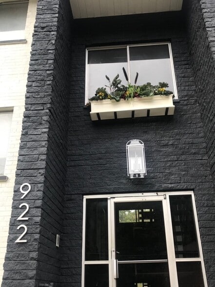 918-922 Highland Ave, Covington, KY for sale - Building Photo - Image 2 of 7