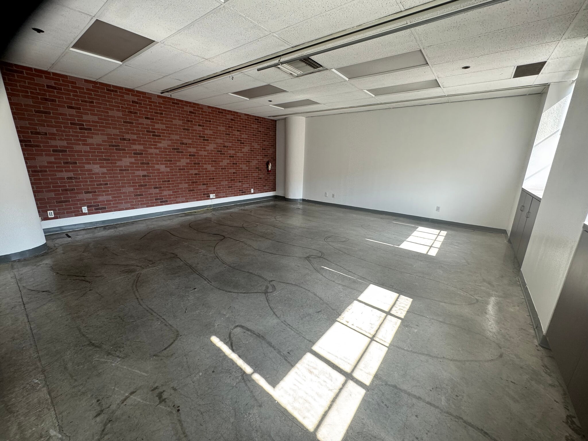 846-860 S Los Angeles St, Los Angeles, CA for lease Interior Photo- Image 1 of 2