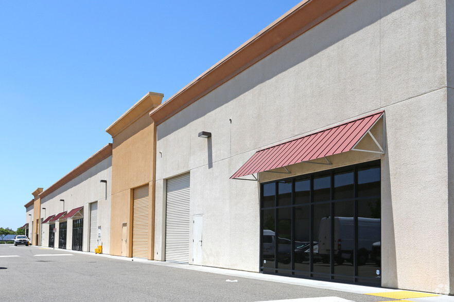 460 W Larch Rd, Tracy, CA for lease - Building Photo - Image 2 of 14