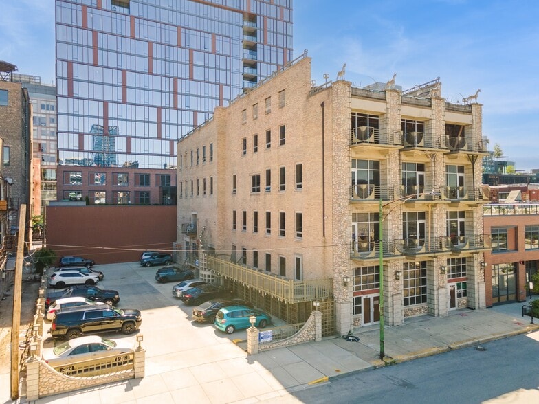 West Loop Redevelopment portfolio of 2 properties for sale on LoopNet.com - Building Photo - Image 2 of 10