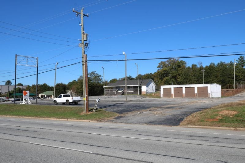 1450 W Wade Hampton Blvd, Greer, SC for lease - Building Photo - Image 2 of 5
