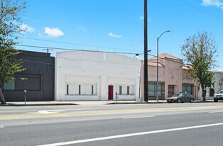 Hollywood Media District //Bow Truss Building - Warehouse