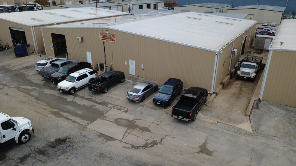 9201 Brown Ln, Austin, TX for sale - Building Photo - Image 2 of 4