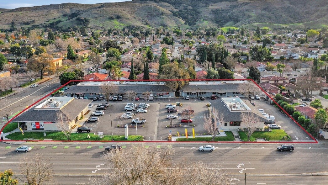 Country Square Shopping Center portfolio of 4 properties for sale on LoopNet.com Building Photo- Image 1 of 15