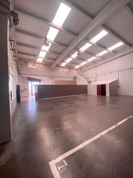 Industrial in SEVILLA for lease - Building Photo - Image 2 of 8