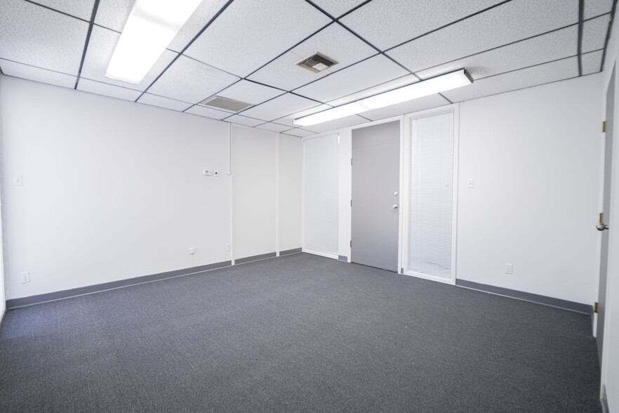 1401 Montana Ave, El Paso, TX for lease - Interior Photo - Image 1 of 17