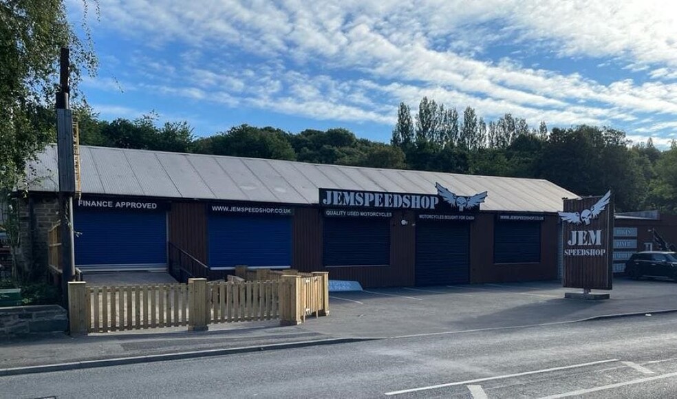 678 Bradford Rd, Batley for sale - Building Photo - Image 1 of 1