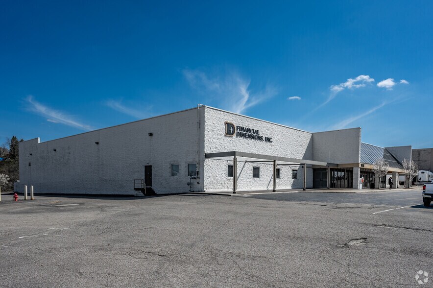 7025 Clairton Rd, West Mifflin, PA for lease - Building Photo - Image 2 of 7