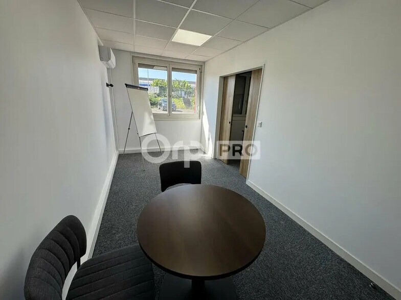 Office in Caluire-et-Cuire for lease - Interior Photo - Image 2 of 10
