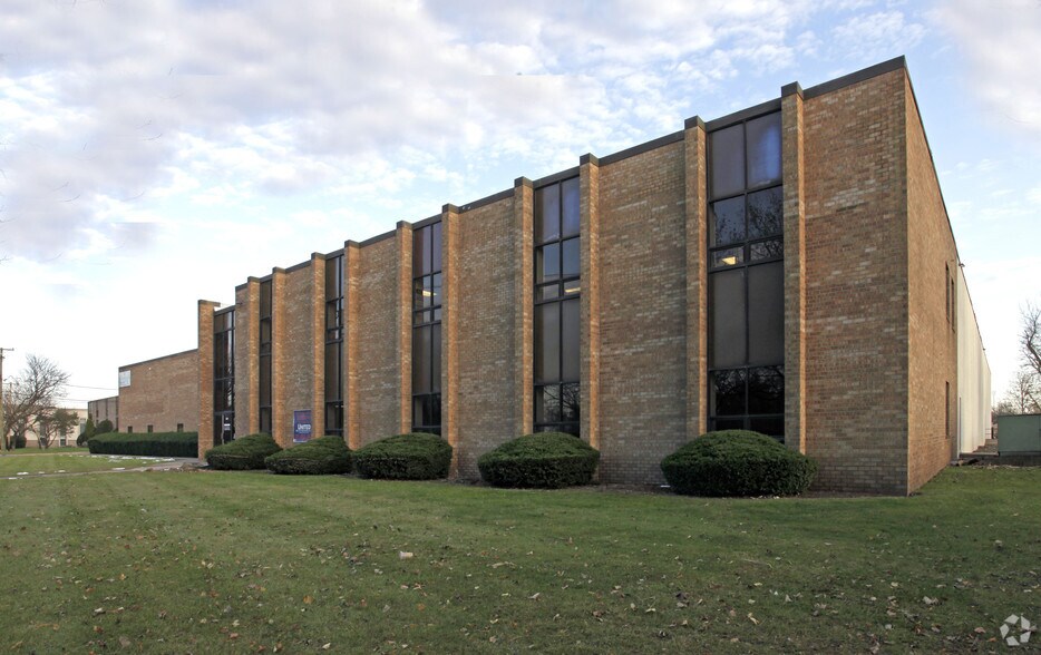 341 Michele Pl, Carlstadt, NJ, 07072 Office Space For Lease