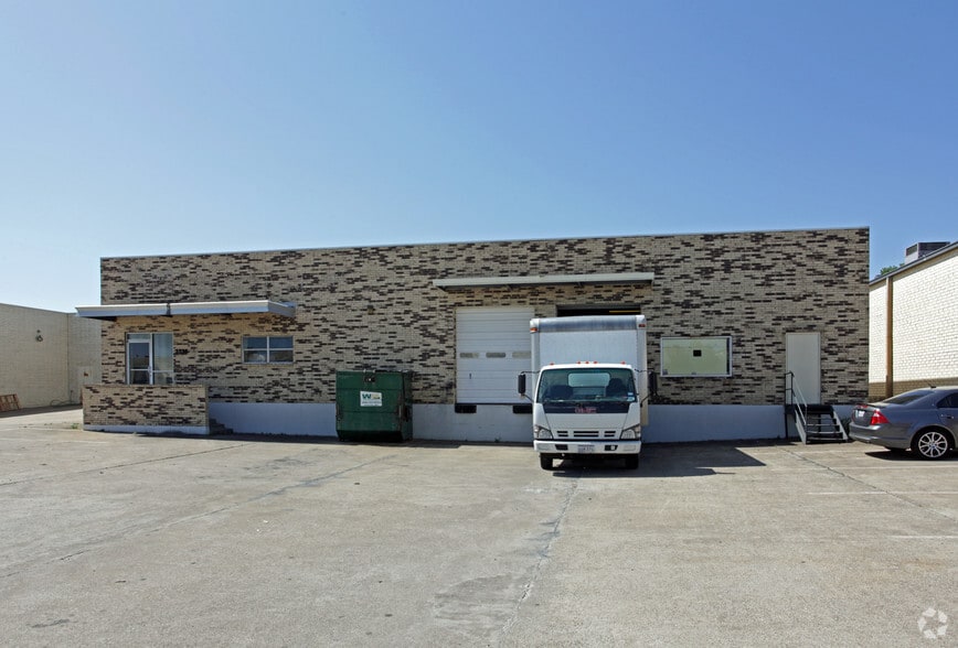 3330 Garden Brook Dr, Farmers Branch, TX for lease - Building Photo - Image 2 of 4