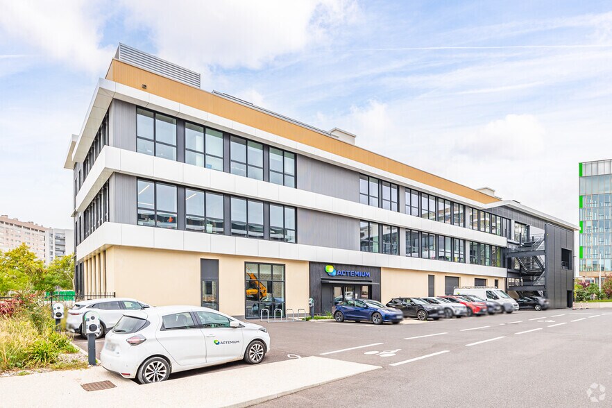 Flex in Nanterre for lease - Primary Photo - Image 1 of 15