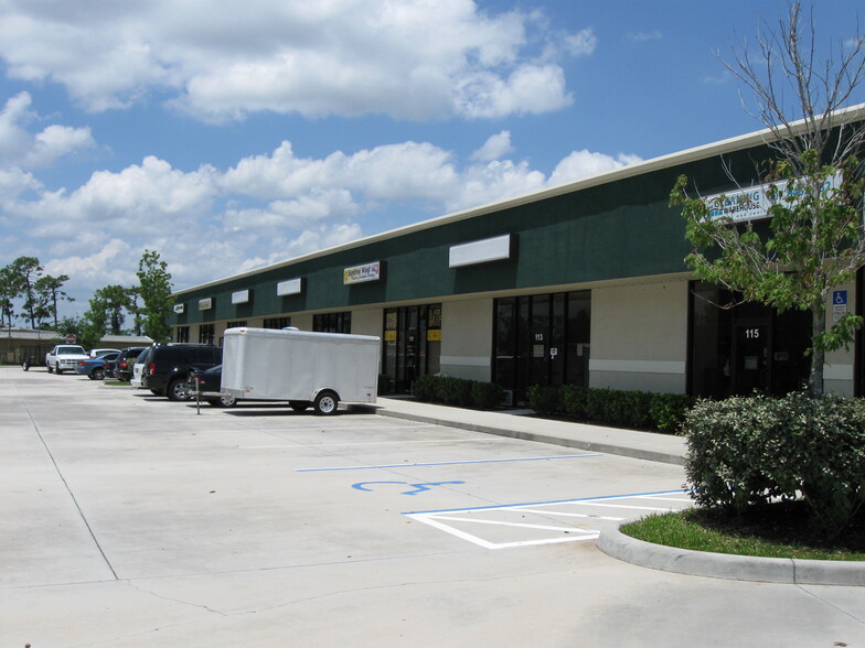 101-115 Hangar Rd, Kissimmee, FL for lease - Primary Photo - Image 1 of 3