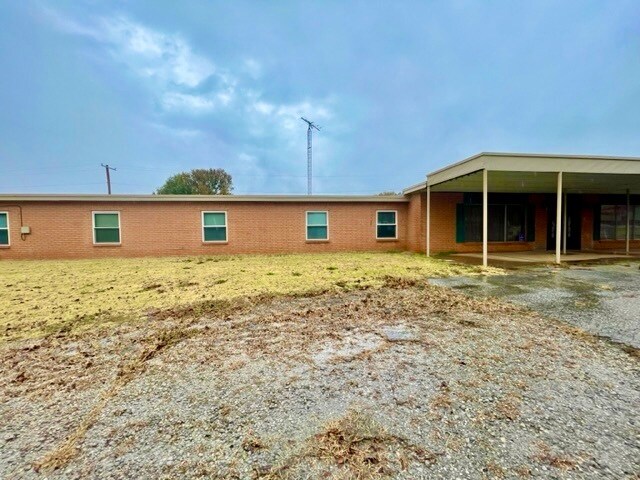 215 W 3rd St, Helena, OK for sale - Building Photo - Image 2 of 15