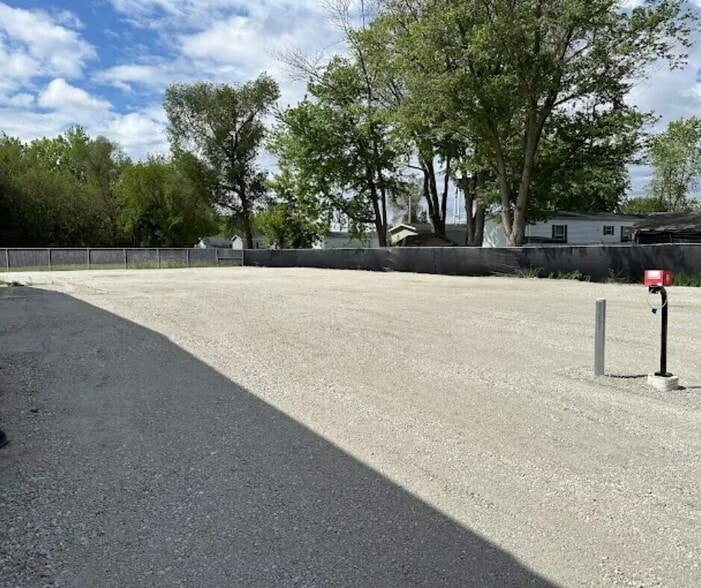 825 W Walnut St, Oglesby, IL for lease - Primary Photo - Image 1 of 1