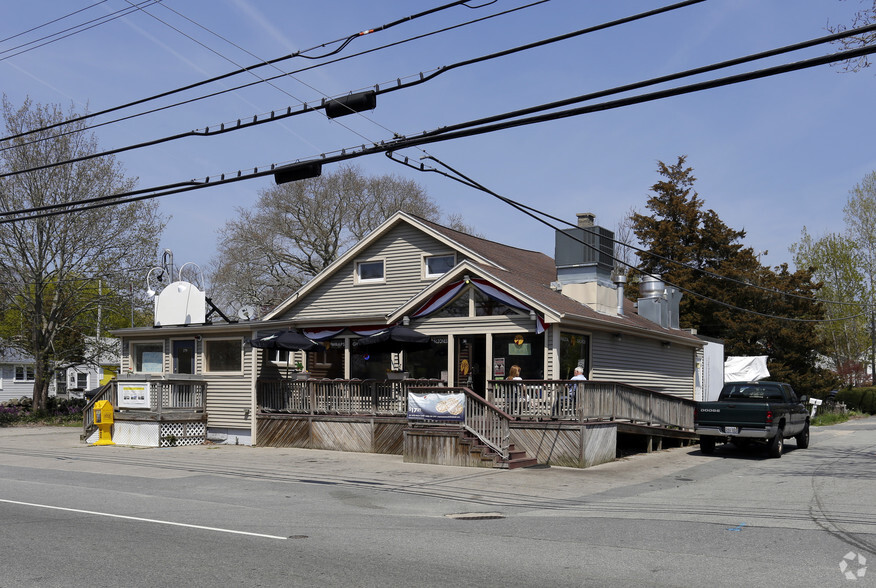 379-381 Sconticut Neck Rd, Fairhaven, MA for sale - Building Photo - Image 1 of 1