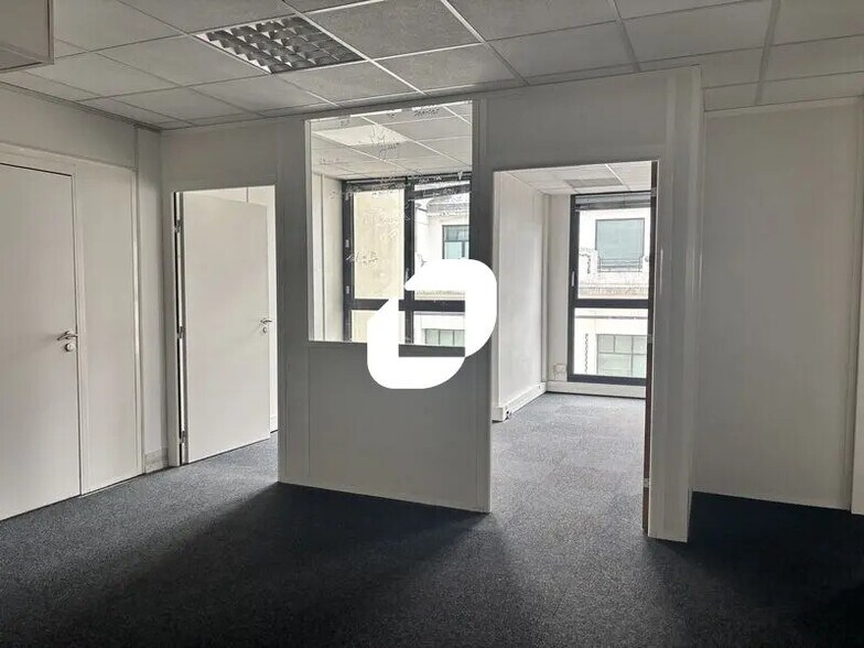 Office in Bordeaux for lease - Interior Photo - Image 3 of 13