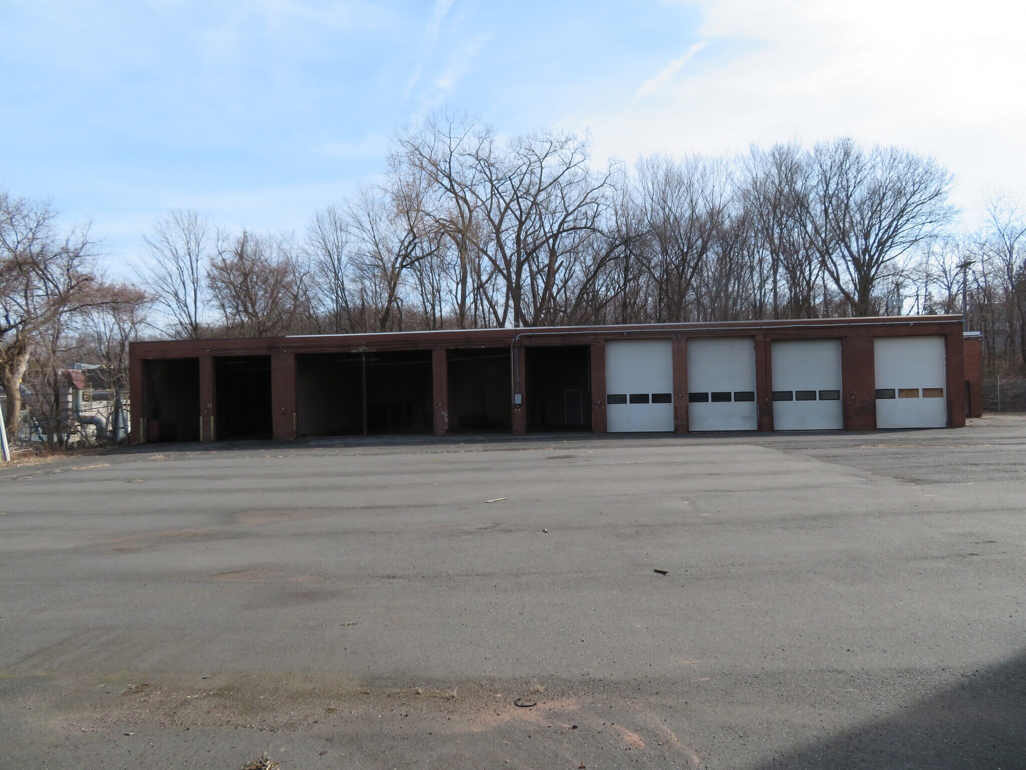 46 Apel Pl, Manchester, CT for sale Primary Photo- Image 1 of 1