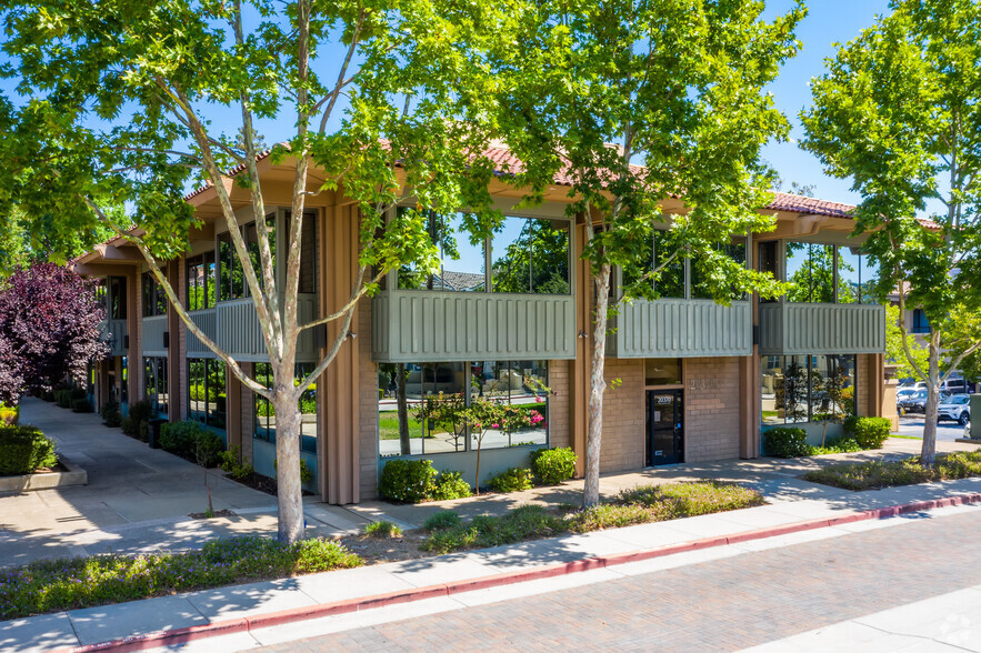 20370 Town Center Ln, Cupertino, CA for lease - Building Photo - Image 1 of 10