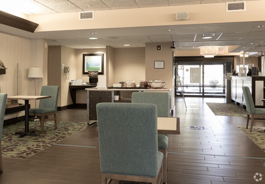 14B Royal Rd, Flemington, NJ for sale - Lobby - Image 1 of 1