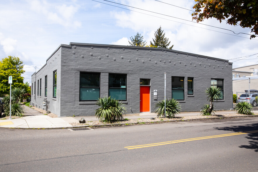 2335 SE 50th Ave, Portland, OR for lease - Building Photo - Image 2 of 17