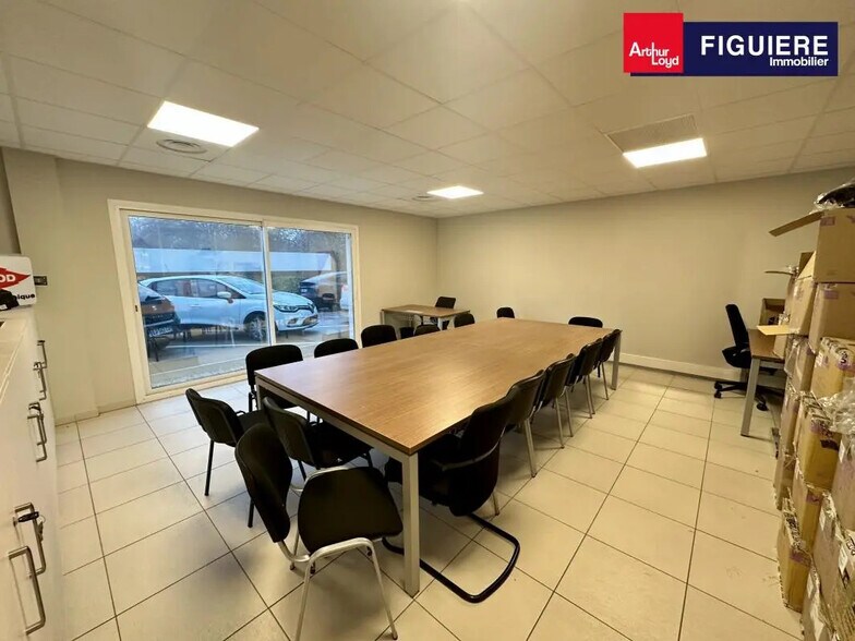 1 Rue Guy De Maupassant, Les Pennes-Mirabeau for lease - Interior Photo - Image 1 of 7