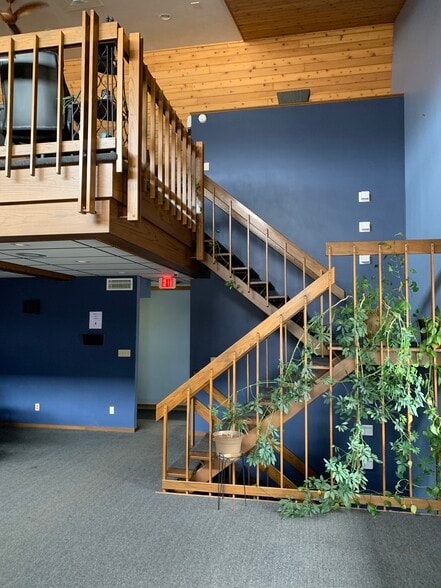 1820 University Ave, Green Bay, WI for sale - Interior Photo - Image 2 of 9