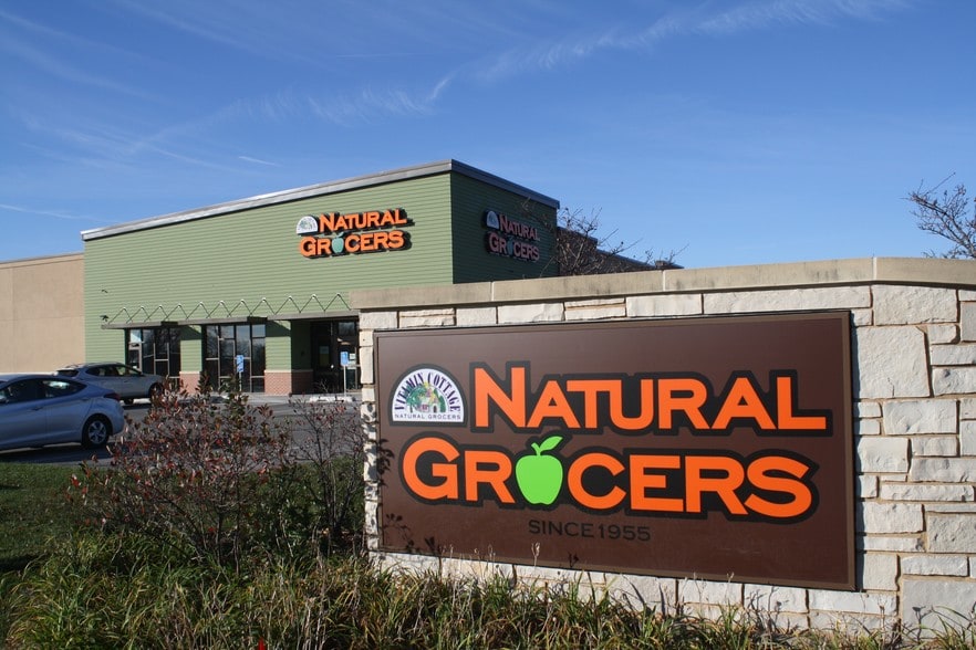 8650 Hickman Rd, Clive, IA for sale - Building Photo - Image 1 of 1