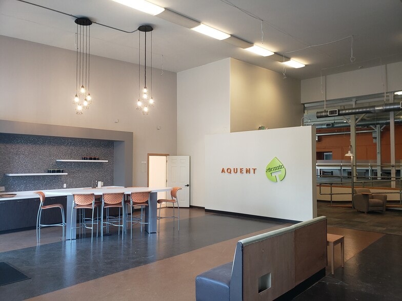 1111 36th St, Seattle, WA for lease - Interior Photo - Image 2 of 8