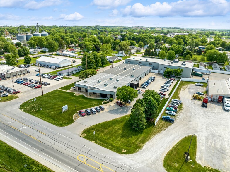 102 1st St S, Kalona, IA for sale - Primary Photo - Image 1 of 9