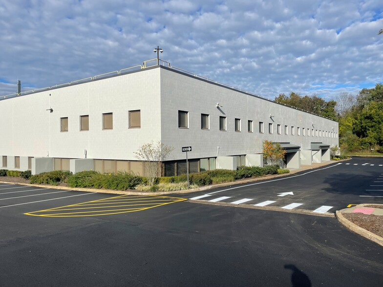 59 ImClone Dr, Branchburg, NJ for lease - Building Photo - Image 1 of 3