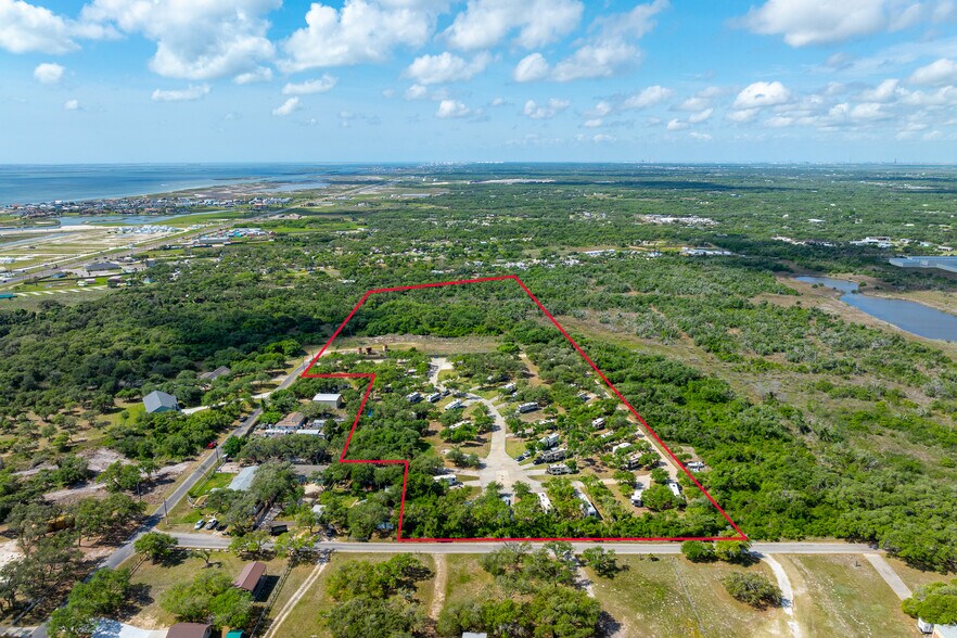 40 Portia Ave, Rockport, TX for sale - Primary Photo - Image 1 of 1