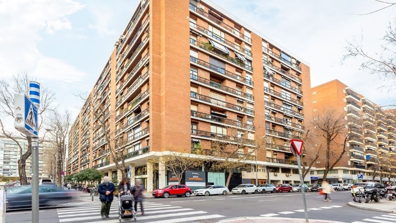 Multifamily in Madrid, Madrid for sale Building Photo- Image 1 of 3
