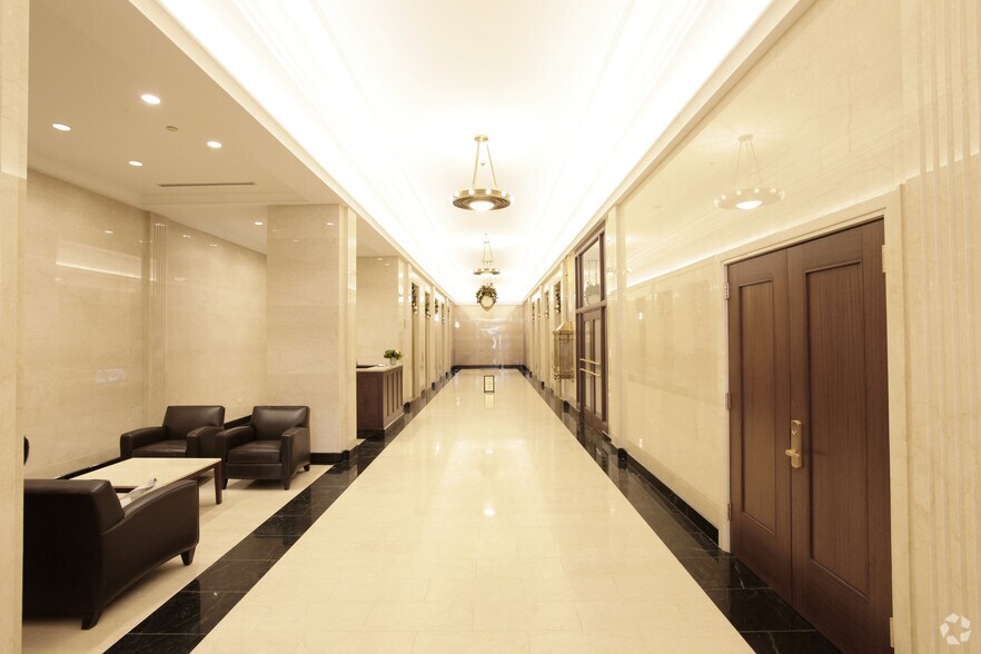 400 N Michigan Ave, Chicago, IL for lease - Lobby - Image 2 of 6