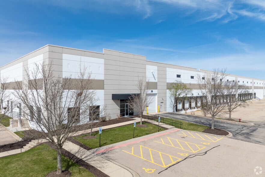 901 Bilter Rd, Aurora, IL for sale - Primary Photo - Image 1 of 1