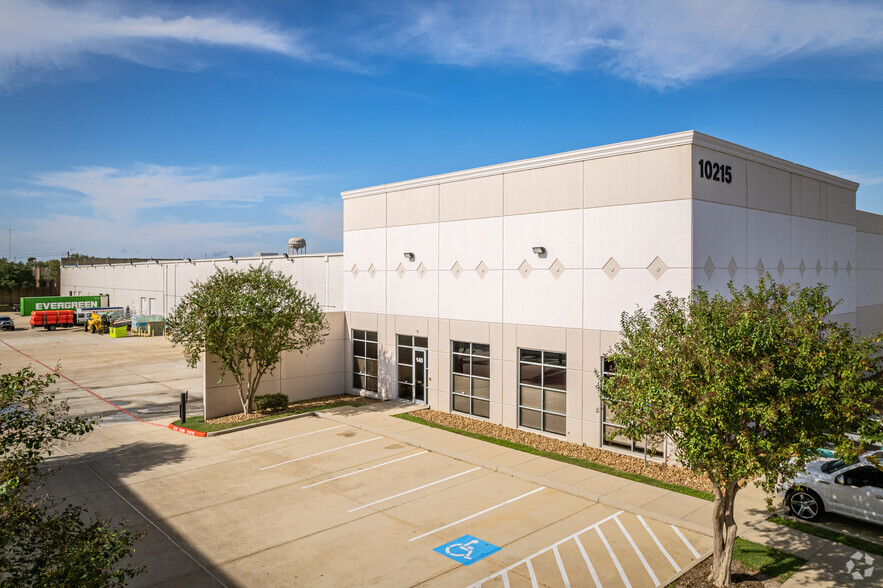 10215 S Sam Houston Pky W, Houston, TX for lease - Primary Photo - Image 1 of 11