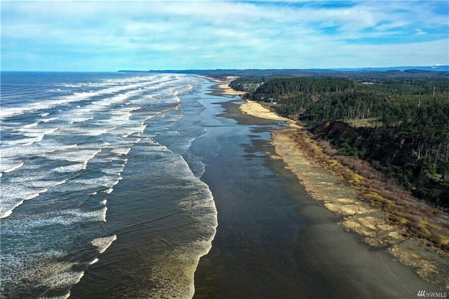 18 CHAUNCEY LN W, Pacific Beach, WA for sale - Primary Photo - Image 1 of 1