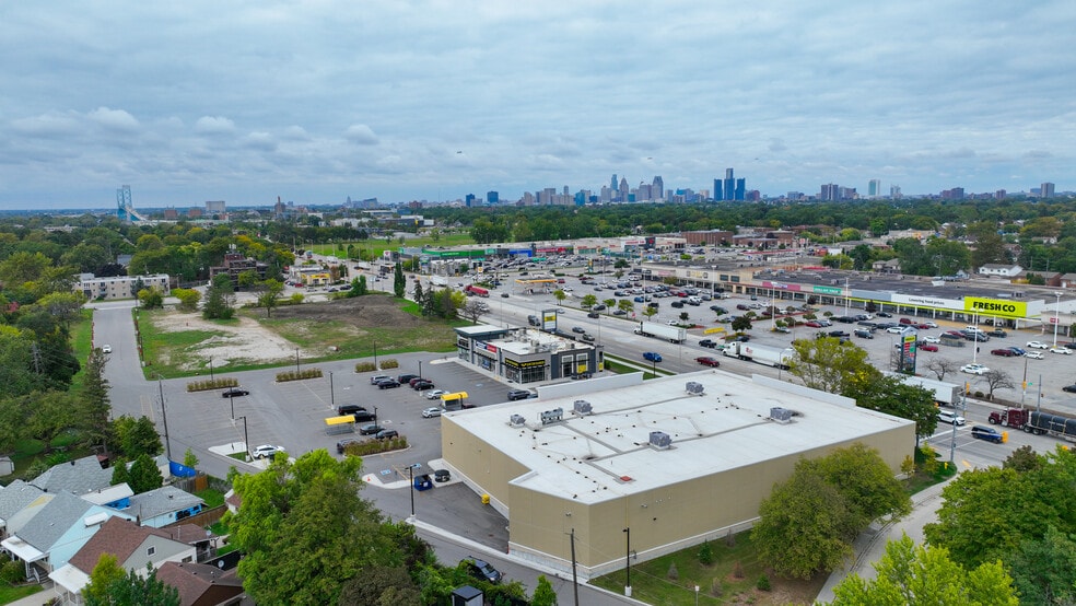 1475 Huron Church Rd, Windsor, ON for lease - Building Photo - Image 2 of 6