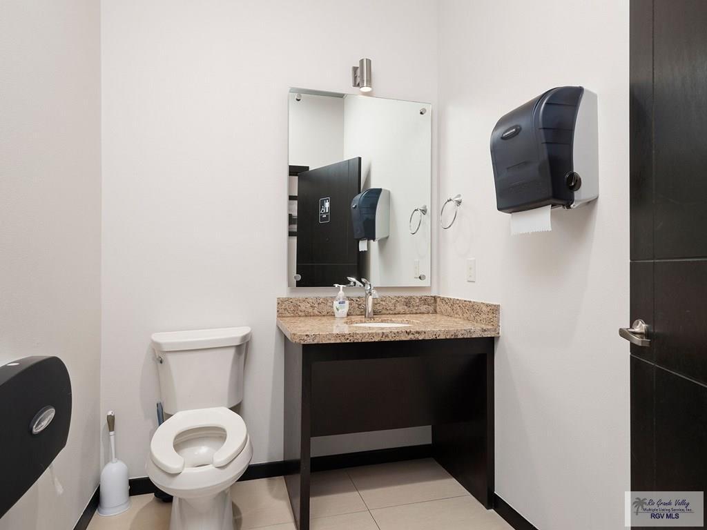 8015 N Expressway 77, Olmito, TX 78575 Office for Sale