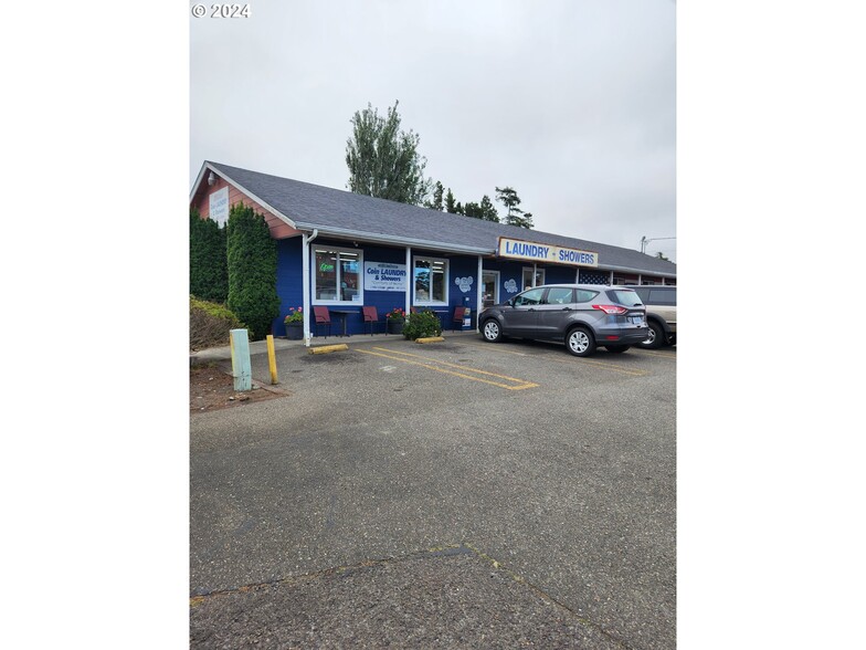 Mixed Retail/Residential Portfolio portfolio of 3 properties for sale on LoopNet.com - Building Photo - Image 1 of 45