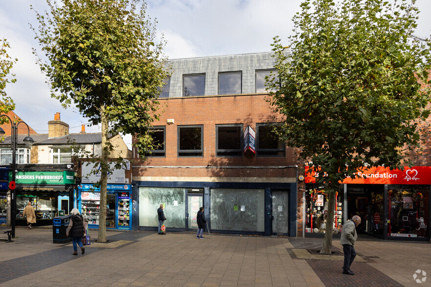 102 Broadway, Bexleyheath for lease - Primary Photo - Image 2 of 3