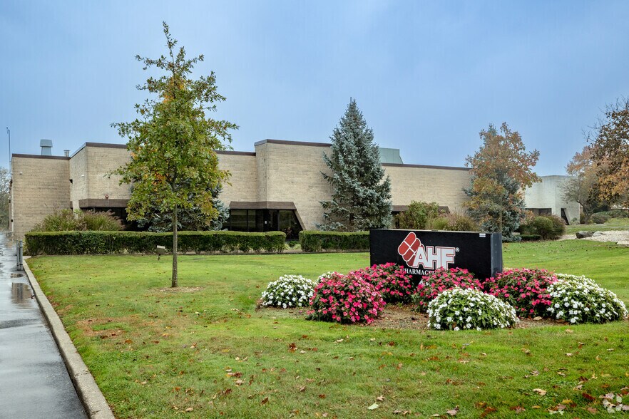 45 Adams Ave, Hauppauge, NY for sale - Primary Photo - Image 1 of 1