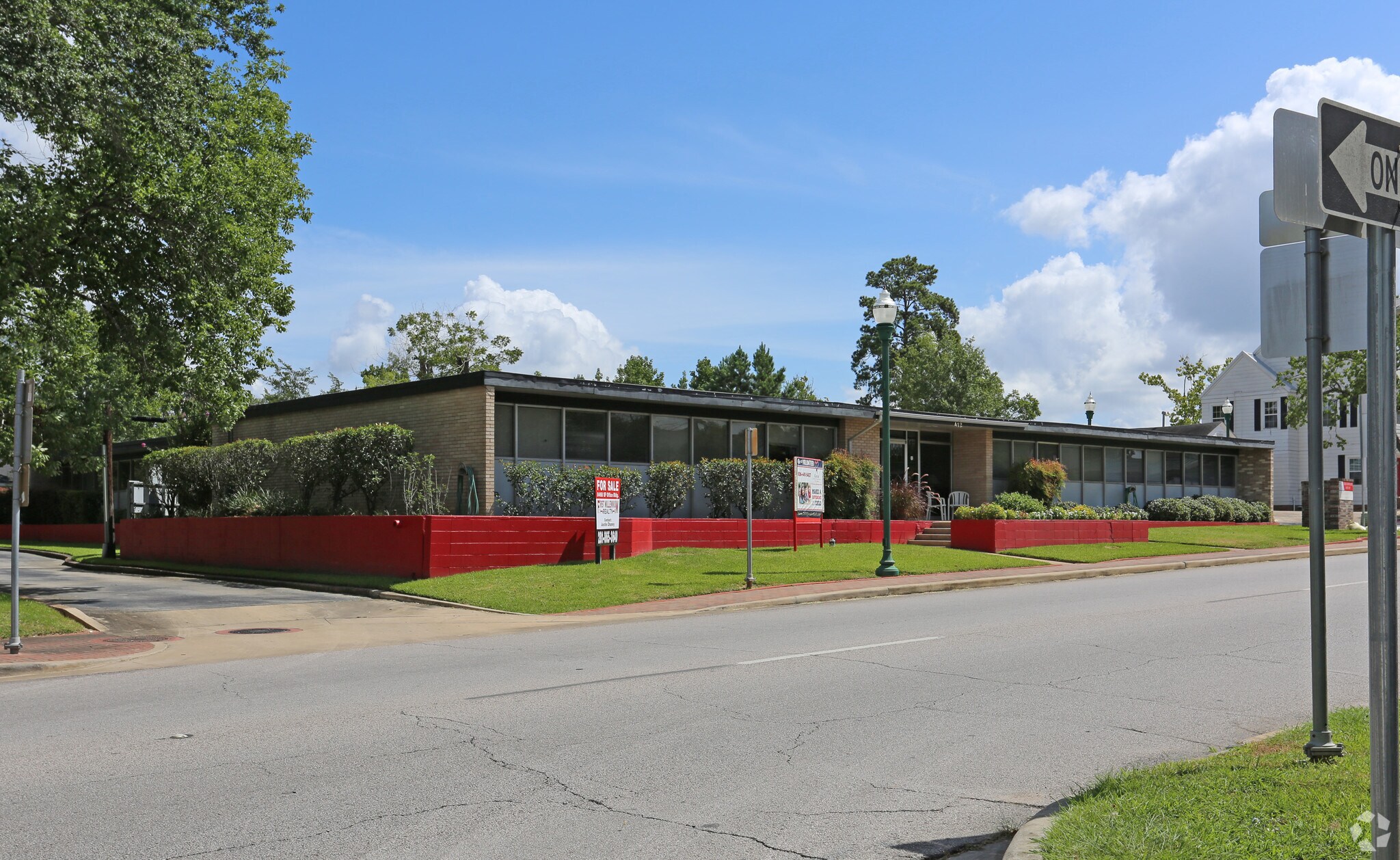 412 W Phillips St, Conroe, TX for sale Primary Photo- Image 1 of 1