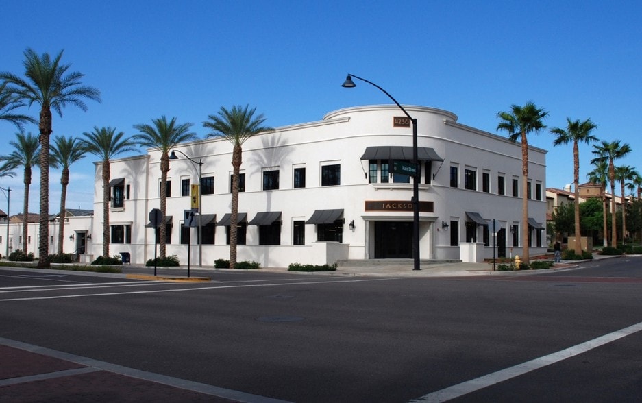 4236 N Verrado Way, Buckeye, AZ for lease - Building Photo - Image 1 of 4